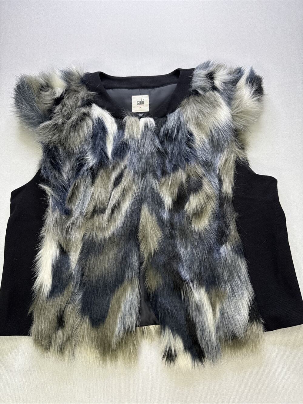 Cabi Faux Fur Frosty Vest With Pockets Size Medium Style 3380 Cozy Layering